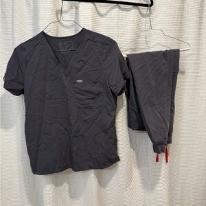 Figs Charcoal Scrub Set